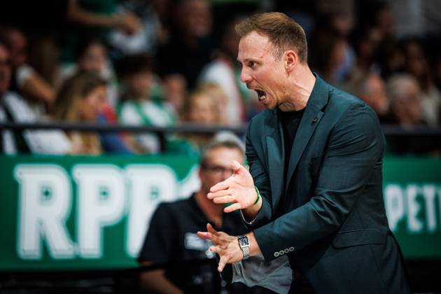 Jacques Schneider (Headcoach Gladiators Trier) an der Seitenlinie, Emotionen, Geste, Gestik, Mimik, Freisteller, Portrait Vet Concept Gladiators Trier vs Science City Jena, Basketball, easyCredit BBL, 2. Spieltag, Saison 2026 2027, 27.09.2026 Vet Concept Gladiators Trier vs Science City Jena, Basketball, easyCredit BBL, 2. Spieltag, Saison 2026 2027, 27.09.2026 Copyright: xEibnerxPressefotox EP_ANS