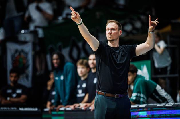 Jacques Schneider (Headcoach Gladiators Trier) an der Seitenlinie, Emotionen, Geste, Gestik, Mimik, Freisteller Vet Concept Gladiators Trier vs Science City Jena, Basketball, easyCredit BBL, 2. Spieltag, Saison 2026 2027, 27.09.2026 Vet Concept Gladiators Trier vs Science City Jena, Basketball, easyCredit BBL, 2. Spieltag, Saison 2026 2027, 27.09.2026 Copyright: xEibnerxPressefotox EP_ANS