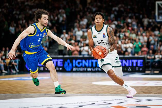 Eli Brooks (Gladiators Trier) im Zweikampf mit Isaiah Moses (Science City Jena), Aktion Action s Trier) im Zweikampf mit Lorenz Bank (Science City Jena), Aktion Action Vet Concept Gladiators Trier vs Science City Jena, Basketball, easyCredit BBL, 2. Spieltag, Saison 2026 2027, 27.09.2026 Vet Concept Gladiators Trier vs Science City Jena, Basketball, easyCredit BBL, 2. Spieltag, Saison 2026 2027, 27.09.2026 Copyright: xEibnerxPressefotox EP_ANS
