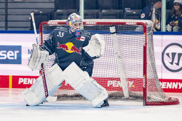Mathias Niederberger (Torwart, EHC Red Bull Muenchen, 35) beim Warmup GER, EHC Red Bull Muenchen vs. Loewen Frankfurt Eishockey, DEL, Saison 2026 2027, 4. Spieltag, 27.09.2026. Foto: HMB Media Heike Feiner Copyright: HMBxMedia HeikexFeiner