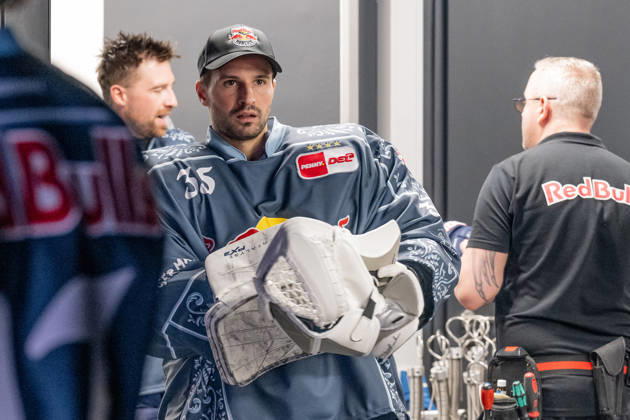 Mathias Niederberger (Torwart, EHC Red Bull Muenchen, 35) im Spielertunnel vor der Partie GER, EHC Red Bull Muenchen vs. Loewen Frankfurt Eishockey, DEL, Saison 2026 2027, 4. Spieltag, 27.09.2026. Foto: HMB Media Heike Feiner Copyright: HMBxMedia HeikexFeiner