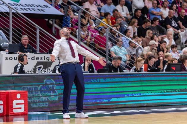 Vladimir Jovanovic (SYNTAINICS MBC, Head Coach) aergert sich Telekom Baskets Bonn vs. SYNTAINICS MBC, Basketball, easy Credit BBL, 03. Spieltag, 2026 2027, 27.09.2026 Telekom Baskets Bonn vs. SYNTAINICS MBC, Basketball, easy Credit BBL, 03. Spieltag, 2026 2027, 27.09.2026 Bonn Copyright: xEibner-Pressefoto GerhardxWingenderx EP_GWR