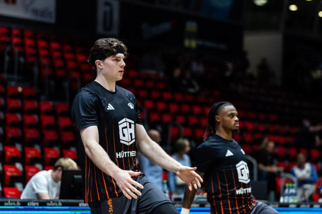27.09.2026, GER, BBL, easyCredit Basketball Bundesliga, Chemnitz, Niners Chemnitz - Phoenix Hagen Alexander Richardson (Niners Chemnitz, 9) bei der Erwärmung Chemnitz Messe Chemnitz Sachsen Deutschland
