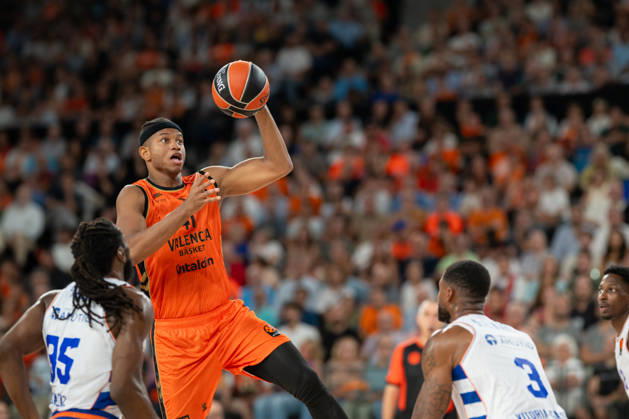 EuroLeague Round 2 match between Valencia Basket and of Kosner Baskonia Vitoria Gasteiz Jasiel Rivero of Valencia Basket seen in action during the EuroLeague Round 2 match between Valencia Basket and of Kosner Baskonia Vitoria Gasteiz at Roig Arena , (Valencia ) on September 29, 2025. Copyright: xVicentexVidalxFernandezx
