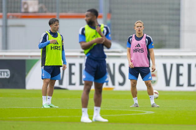 01.10.2026, Fussball, Training des FC Schalke 04. v. l. Vitalie Becker (FC Schalke 04), Silas Thier (FC Schalke 04 U23). Gelsenkirchen Trainingsgelände FC Schalke 04 NRW Deutschland xRHR-FOTO YYx Copyright: RHR-FOTOx RHR-FOTO YY