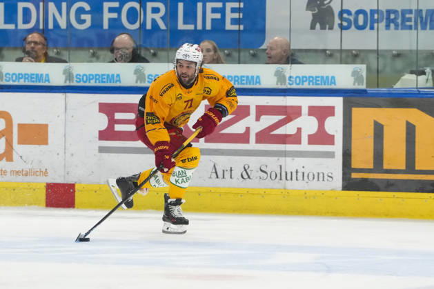 01 10 2026, Quinto, Gottardo Arena, NL: HC Ambrì-Piotta v SCL Tigers: 71 Julian Schmutz (Tigers) in action Quinto Gottardo Arena Ticino Switzerland Copyright: xJustPictures.ch JarixPestelaccix jp-en-JaPe-JP6_JAr_NL_HCAP_SCL_01Ott2026_000012