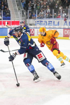 01 10 2026, Quinto, Gottardo Arena, NL: HC Ambrì-Piotta v SCL Tigers: 86 Rocco Pezzullo (Ambri) in action Quinto Gottardo Arena Ticino Switzerland Copyright: xJustPictures.ch JarixPestelaccix jp-en-JaPe-JP6_JAr_NL_HCAP_SCL_01Ott2026_000027