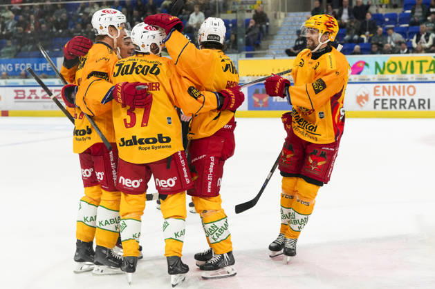 01 10 2026, Quinto, Gottardo Arena, NL: HC Ambrì-Piotta v SCL Tigers: SCL Tigers celebrates their second goal Quinto Gottardo Arena Ticino Switzerland Copyright: xJustPictures.ch JarixPestelaccix jp-en-JaPe-JP6_JAr_NL_HCAP_SCL_01Ott2026_000062
