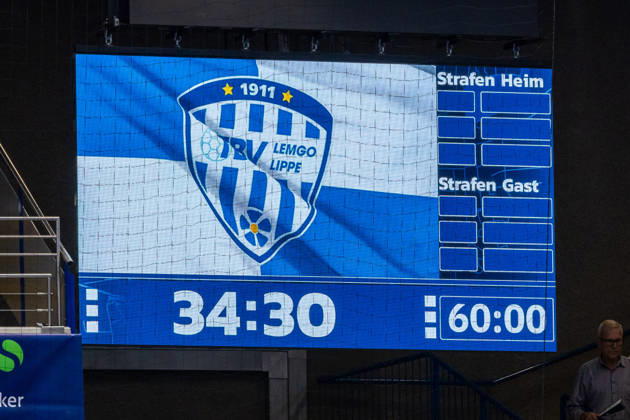 Anzeigetafel mit dem Stand von 34:30 nach Abpfiff GER, TBV Lemgo Lippe vs. Handball Club Hamburg, Handball, 1. Bundesliga, 7. Spieltag, Spielzeit 2026 2027, 01.10.2026 GER, TBV Lemgo Lippe vs. Handball Club Hamburg, Handball, 1. Bundesliga, 7. Spieltag, Spielzeit 2026 2027, 01.10.2026 Lemgo Copyright: xEibner-Pressefoto JanxRollingerx EP_JSK