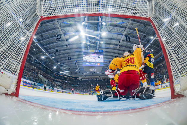 01 10 2026, Quinto, Gottardo Arena, NL: HC Ambrì-Piotta v SCL Tigers: 39 goalkeeper Luca Boltshauser (Tigers) in action Quinto Gottardo Arena Ticino Switzerland Copyright: xJustPictures.ch JarixPestelaccix jp-en-JaPe-_DSC8067