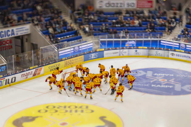 01 10 2026, Quinto, Gottardo Arena, NL: HC Ambrì-Piotta v SCL Tigers: SCL Tigers before the game Quinto Gottardo Arena Ticino Switzerland Copyright: xJustPictures.ch JarixPestelaccix jp-en-JaPe-JP6_JAr_NL_HCAP_SCL_01Ott2026_000003