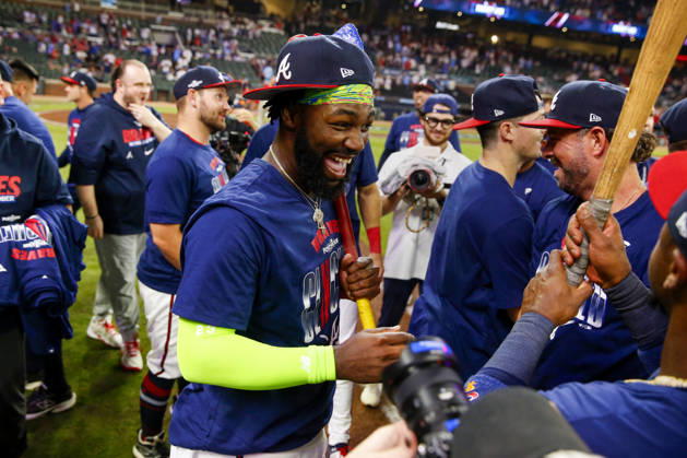 Atlanta Braves center fielder Michael Harris II (23) celebrates defeating the Philadelphia Phillies in game three of the MLB, Baseball Herren, USA National League Wild Card round at Truist Park in Atlanta, Georgia on Thursday, October 1, 2026. ATL20261001331 MIKExZARRILLI