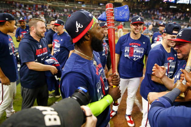 Atlanta Braves center fielder Michael Harris II (23) celebrates defeating the Philadelphia Phillies in game three of the MLB, Baseball Herren, USA National League Wild Card round at Truist Park in Atlanta, Georgia on Thursday, October 1, 2026. ATL20261001332 MIKExZARRILLI