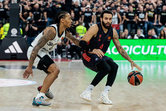 MUNICH, GERMANY - OCTOBER 02: Duane Washington (FC Bayern Muenchen, 4) controls the ball against Kyle Allman (Partizan Mozzart Bet Belgrade, 0) during the Turkish Airlines EuroLeague match between FC Bayern Muenchen vs. Partizan Mozzart Bet Belgrade at SAP Garden on round 3 of Turkish Airlines EuroLeague on October 02, 2026 in Munich, Germany. Bavaria Germany Copyright: xSteffiexWunderlx