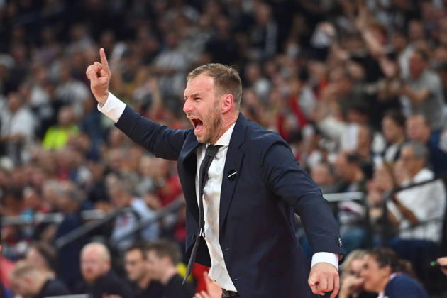 Trainer Anton GAVEL (FCB), Gestik,gibt Anweisungen, Einzelbild,angeschnittenes Einzelmotiv,Halbfigur,halbe Figur. Basketball Euro League,Saison 2026 2027, FC Bayern Muenchen - Partizan Belgrad am 02.10.2026 , S A P G A R D EN