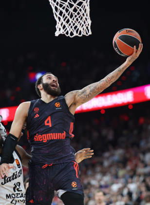 Duane Washington Jr. (FC Bayern Basketball, 04) mit Ball am Korb, GER, FC Bayern Basketball vs. Partizan Mozzart Bet Belgrad, Basketball, Euroleague, 3. Spieltag, Saison 2026 2027, 02.10.2026, GER, FC Bayern Basketball vs. Partizan Mozzart Bet Belgrad, Basketball, Euroleague, 3. Spieltag, Saison 2026 2027, 02.10.2026 Muenchen Copyright: xEibner-Pressefoto JennixMaulx EP_JML