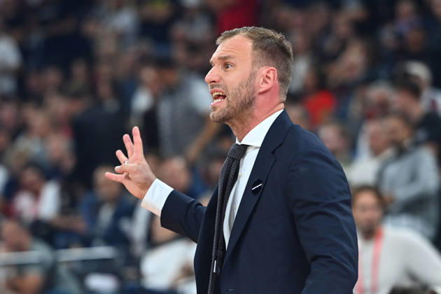 Trainer Anton GAVEL (FCB), Gestik,gibt Anweisungen, Einzelbild,angeschnittenes Einzelmotiv,Halbfigur,halbe Figur. Basketball Euro League,Saison 2026 2027, FC Bayern Muenchen - Partizan Belgrad am 02.10.2026 , S A P G A R D EN