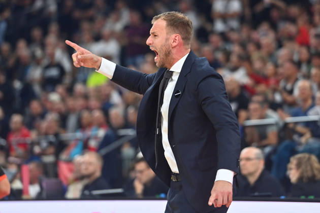 Trainer Anton GAVEL (FCB) Gestik,gibt Anweisungen, Einzelbild,angeschnittenes Einzelmotiv,Halbfigur,halbe Figur. Basketball Euro League,Saison 2026 2027, FC Bayern Muenchen - Partizan Belgrad am 02.10.2026 , S A P G A R D EN