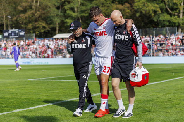 KOELN, GERMANY - OCTOBER 3, 2026: Thijs Dallinga (1. FC Köln, 27) injured himself during the friendly match between FC Viktoria Köln vs. 1. FC Köln at the Sportpark Hoehenberg on October 3, 2026 in Koeln, Germany. DFL REGULATIONS PROHIBIT ANY USE OF PHOTOGRAPHS AS IMAGE SEQUENCES AND OR QUASI-VIDEO. Nordrhein-Westfalen Germany Copyright: xLeahxKohringx