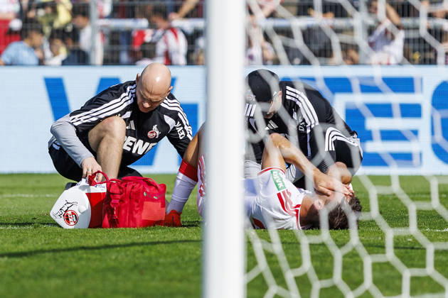 KOELN, GERMANY - OCTOBER 3, 2026: Thijs Dallinga (1. FC Köln, 27) injured himself during the friendly match between FC Viktoria Köln vs. 1. FC Köln at the Sportpark Hoehenberg on October 3, 2026 in Koeln, Germany. DFL REGULATIONS PROHIBIT ANY USE OF PHOTOGRAPHS AS IMAGE SEQUENCES AND OR QUASI-VIDEO. Nordrhein-Westfalen Germany Copyright: xLeahxKohringx