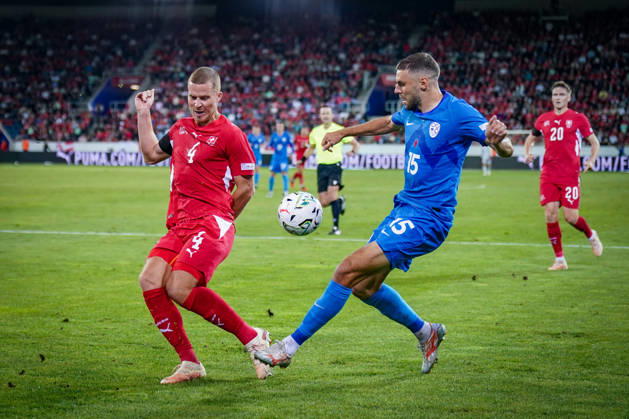 Fussball UEFA Nations League 2026 - 2027, 3. Spieltag - Schweiz vs Slowenien - Thermoplan Arena (Luzern): Nico Elvedi (Schweiz, 4) Danijel Sturm (Slowenien, 15) Copyright: xJOERANxSTEINSIEKx
