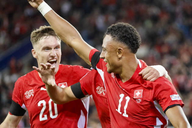 Torjubel Schweiz beim 2:1 durch Dan Ndoye (Schweiz, 11), Freude, Begeisterung, positive Emotionen, Torerfolg, mit Michel Aebischer (Schweiz, 20) , Schweiz, UEFA , Nations League, Matchday 3, Schweiz vs. Slowenien, 03.10.2026, Luzern Swissporarena Schweiz Copyright: xGrantxHubbsx