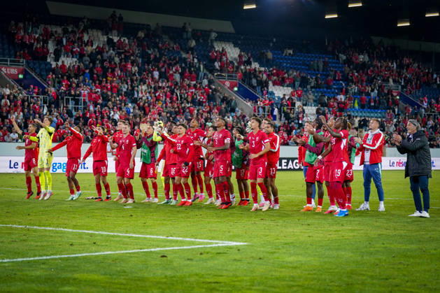 Fussball UEFA Nations League 2026 - 2027, 3. Spieltag - Schweiz vs Slowenien - Thermoplan Arena (Luzern): Freude, Emotionen, Jubel bei dem Schweizer Team und den Fans nach dem 2:1 Heimsieg. Copyright: xJOERANxSTEINSIEKx