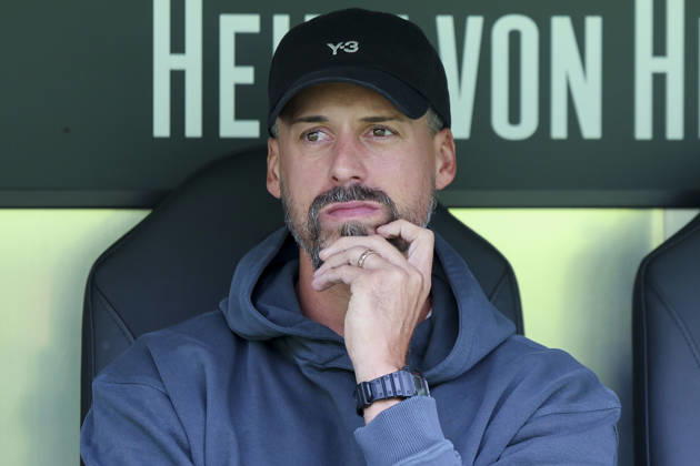 Trainer Sandro Wagner (Hannover 96) schaut waehrend des Freundschaftsspiels zwischen Hannover 96 und dem SC Verl, Heinz von Heiden Arena am 03. October 2026 in Hannover, Deutschland. (Foto von Marco Steinbrenner DeFodi Images) +++ Trainer Sandro Wagner (Hannover 96) looks on during the Friendly match between Hannover 96 and SC Verl at Heinz von Heiden Arena on October 3, 2026 in Hannover, Germany. (Photo by Marco Steinbrenner DeFodi Images) (Photo by Marco Steinbrenner DeFodi Images) -
