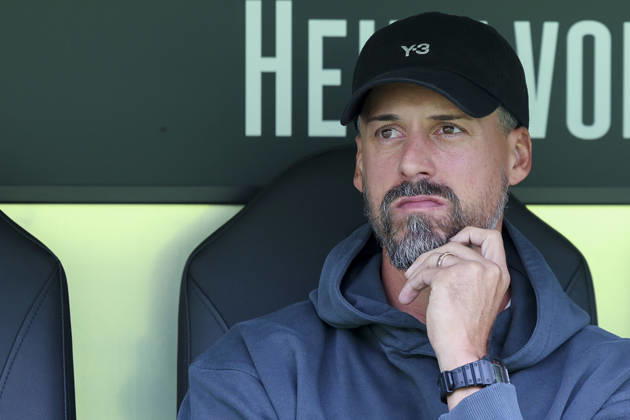 Trainer Sandro Wagner (Hannover 96) schaut waehrend des Freundschaftsspiels zwischen Hannover 96 und dem SC Verl, Heinz von Heiden Arena am 03. October 2026 in Hannover, Deutschland. (Foto von Marco Steinbrenner DeFodi Images) +++ Trainer Sandro Wagner (Hannover 96) looks on during the Friendly match between Hannover 96 and SC Verl at Heinz von Heiden Arena on October 3, 2026 in Hannover, Germany. (Photo by Marco Steinbrenner DeFodi Images) (Photo by Marco Steinbrenner DeFodi Images) -