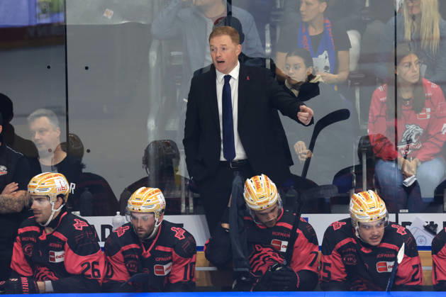 04.10.2026, GER ,DEU, Deutschland, Eishockey Trainer MITCH OÕKEEFE ( Ice Tigers ), Nuernberger-Spielerbank nordphoto GmbH Engler Berlin Uber-Arena Berlin Deutschland Copyright: xNordphotox xEnglerx