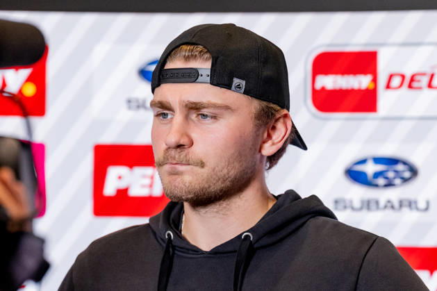 Alexander Blank (Augsburger Panther, 26) beim Interview mit Magentasport vor der Partie Portrait Portraet GER, EHC Red Bull Muenchen vs. Augsburger Panther, DEL, Saison 2026 2027, 6. Spieltag, 04.10.2026. Foto: HMB Media Heike Feiner Copyright: HMBxMedia HeikexFeiner