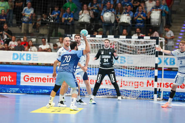 Mohamed Darmoul (TVB Stuttgart, 70) spielt einen Pass GER, TVB Stuttgart vs. TBV Lemgo Lippe, Handball, Opel Handball-Bundesliga, 6. Spieltag, Spielzeit 2026 2027, 04.10.2026 GER, TVB Stuttgart vs. TBV Lemgo Lippe, Handball, Opel Handball-Bundesliga, 6. Spieltag, Spielzeit 2026 2027, 04.10.2026 Stuttgart Copyright: xEibner-Pressefoto SoerenxHerwegx EP_SHG