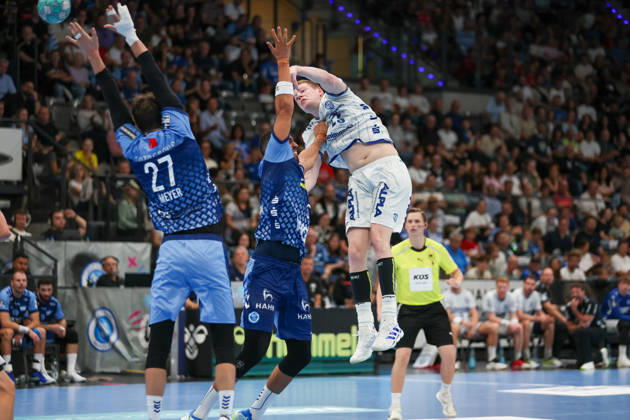 Niels Versteijnen (TBV Lemgo Lippe, 25) mit einem Wurf GER, TVB Stuttgart vs. TBV Lemgo Lippe, Handball, Opel Handball-Bundesliga, 6. Spieltag, Spielzeit 2026 2027, 04.10.2026 GER, TVB Stuttgart vs. TBV Lemgo Lippe, Handball, Opel Handball-Bundesliga, 6. Spieltag, Spielzeit 2026 2027, 04.10.2026 Stuttgart Copyright: xEibner-Pressefoto SoerenxHerwegx EP_SHG