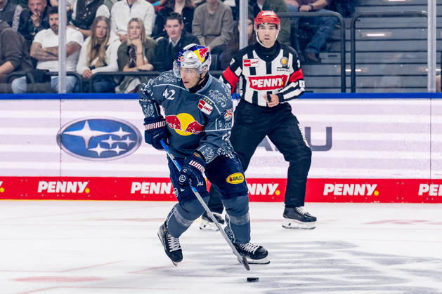 Yasin Ehliz (EHC Red Bull Muenchen, 42) GER, EHC Red Bull Muenchen vs. Augsburger Panther, DEL, Saison 2026 2027, 6. Spieltag, 04.10.2026. Foto: HMB Media Heike Feiner Copyright: HMBxMedia HeikexFeiner