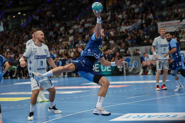 Simone Mengon (TVB Stuttgart, 15) mit einem Wurf GER, TVB Stuttgart vs. TBV Lemgo Lippe, Handball, Opel Handball-Bundesliga, 6. Spieltag, Spielzeit 2026 2027, 04.10.2026 GER, TVB Stuttgart vs. TBV Lemgo Lippe, Handball, Opel Handball-Bundesliga, 6. Spieltag, Spielzeit 2026 2027, 04.10.2026 Stuttgart Copyright: xEibner-Pressefoto SoerenxHerwegx EP_SHG