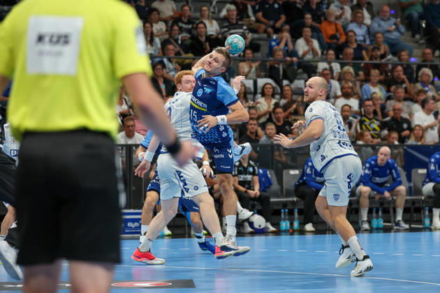 Simone Mengon (TVB Stuttgart, 15) mit einem Wurf GER, TVB Stuttgart vs. TBV Lemgo Lippe, Handball, Opel Handball-Bundesliga, 6. Spieltag, Spielzeit 2026 2027, 04.10.2026 GER, TVB Stuttgart vs. TBV Lemgo Lippe, Handball, Opel Handball-Bundesliga, 6. Spieltag, Spielzeit 2026 2027, 04.10.2026 Stuttgart Copyright: xEibner-Pressefoto SoerenxHerwegx EP_SHG