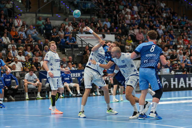 Simone Mengon (TVB Stuttgart, 15) mit einem Wurf GER, TVB Stuttgart vs. TBV Lemgo Lippe, Handball, Opel Handball-Bundesliga, 6. Spieltag, Spielzeit 2026 2027, 04.10.2026 GER, TVB Stuttgart vs. TBV Lemgo Lippe, Handball, Opel Handball-Bundesliga, 6. Spieltag, Spielzeit 2026 2027, 04.10.2026 Stuttgart Copyright: xEibner-Pressefoto SoerenxHerwegx EP_SHG