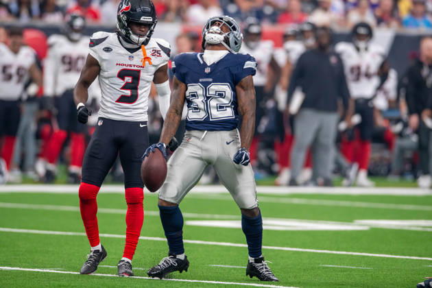 October 4, 2026: Dallas Cowboys running back Tyler Goodson (32) celebrates a first down during a game between the Dallas Cowboys and the Houston Texans in Houston, TX. .. CSM - ZUMAc04_ 20261004_zma_c04_034 Copyright: xTraskxSmithx