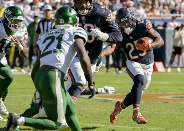 Chicago Bears running back Kyle Monangai (25) runs the ball against the New York Jets at Soldier Field in Chicago on Sunday, October 4, 2026. Bears defeated the Jets 23-12. CHI20261004127 MARKxBLACK
