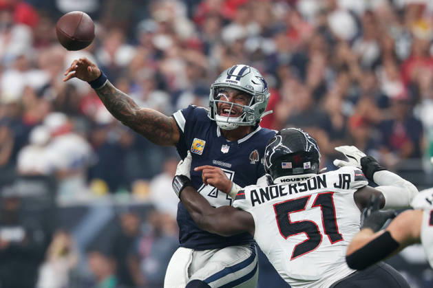 HOUSTON, TX - OCTOBER 04: Quarterback Dak Prescott 4 of the Dallas Cowboys is forced to make a quick throw as he is pressured by defensive end Will Anderson Jr. 51 of the Houston Texans in the last two minutes of the NFL, American Football Herren, USA football game between the Houston Texans and Dallas Cowboys on October 4, 2026, at Reliant Stadium in Houston, TX. (Photo by David Buono Icon Sportswire) NFL: OCT 04 Cowboys at Texans EDITORIAL USE ONLY Icon241004045