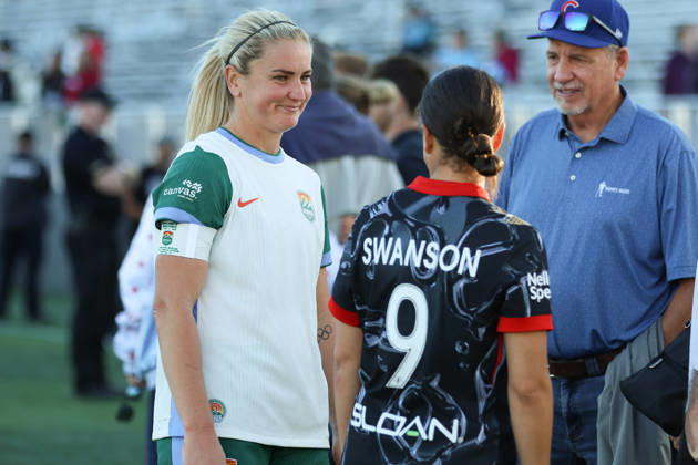EVANSTON, USA - October 4: Lindsey Heaps (10 Denver Summit FC) and Mallory Swanson (9 Chicago Stars FC) speaks with eachother after the game between the Chicago Stars FC and Denver Summit FC at Northwestern Medicine Field at Martin Stadium on Sunday, October 4 in Evanston, USA Copyright: xShainaxBenhiyoun SPPx Sportspressphoto_SPR246038