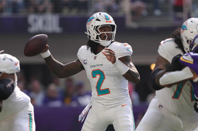 MINNEAPOLIS, MN - OCTOBER 04: Miami Dolphins quarterback Malik Willis (2) delivers a pass during the first half of the NFL, American Football Herren, USA game between the Miami Dolphins and the Minnesota Vikings on October 4th, 2026, at U.S. Bank Stadium in Minneapolis, MN. (Photo by Bailey Hillesheim Icon Sportswire) NFL: OCT 04 Dolphins at Vikings EDITORIAL USE ONLY Icon20261004009