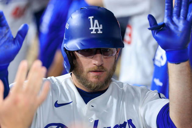October 4, 2026, Los Angeles, California, USA: Max Muncy 13 of the Los Angeles Dodgers is congratulated in the dugout after hitting a solo home urn in the 9th inning during NLDS Game 2 against the Atlanta Braves on Sunday October 4, 2026 at Dodger Stadium in Los Angeles, California. Dodgers lose to Braves, 2-3. JAVIER ROJAS PI Dodgers Vs. Braves NLDS - Game 2 - ZUMAp124 20261004_zaa_p124_031 Copyright: xJavierxRojasx