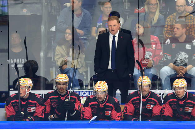 04.10.2026, GER ,DEU, Deutschland, Eishockey Trainer MITCH OÕKEEFE ( Ice Tigers ), Nuernberger-Spielerbank nordphoto GmbH Engler Berlin Uber-Arena Berlin Deutschland Copyright: xNordphotox xEnglerx