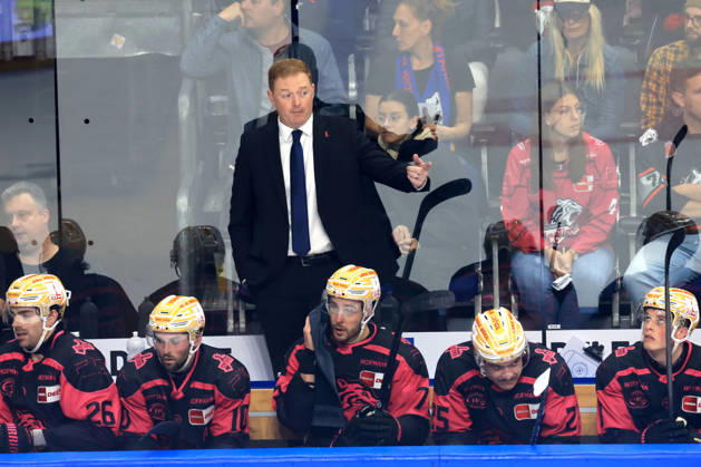 04.10.2026, GER ,DEU, Deutschland, Eishockey Trainer MITCH OÕKEEFE ( Ice Tigers ), Nuernberger-Spielerbank nordphoto GmbH Engler Berlin Uber-Arena Berlin Deutschland Copyright: xNordphotox xEnglerx