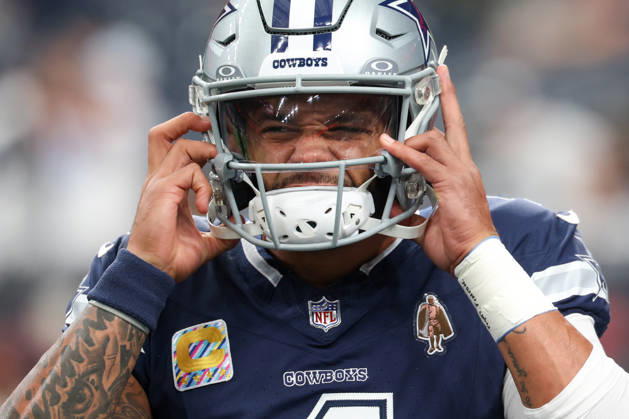 HOUSTON, TX - OCTOBER 04: Quarterback Dak Prescott 4 of the Dallas Cowboys puts his helmet on during warmups ahead of the NFL, American Football Herren, USA football game between the Houston Texans and Dallas Cowboys on October 4, 2026, at Reliant Stadium in Houston, TX. (Photo by David Buono Icon Sportswire) NFL: OCT 04 Cowboys at Texans EDITORIAL USE ONLY Icon241004077