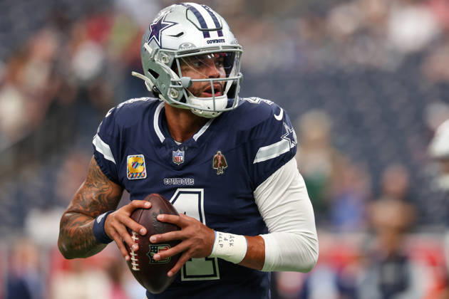HOUSTON, TX - OCTOBER 04: Quarterback Dak Prescott 4 of the Dallas Cowboys warms up ahead of the NFL, American Football Herren, USA football game between the Houston Texans and Dallas Cowboys on October 4, 2026, at Reliant Stadium in Houston, TX. (Photo by David Buono Icon Sportswire) NFL: OCT 04 Cowboys at Texans EDITORIAL USE ONLY Icon241004080