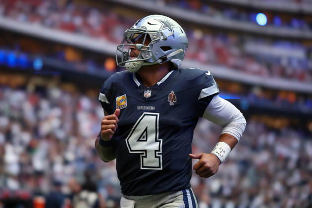 HOUSTON, TX - OCTOBER 04: Quarterback Dak Prescott 4 of the Dallas Cowboys runs onto the field before the start of the NFL, American Football Herren, USA football game between the Houston Texans and Dallas Cowboys on October 4, 2026, at Reliant Stadium in Houston, TX. (Photo by David Buono Icon Sportswire) NFL: OCT 04 Cowboys at Texans EDITORIAL USE ONLY Icon241004104