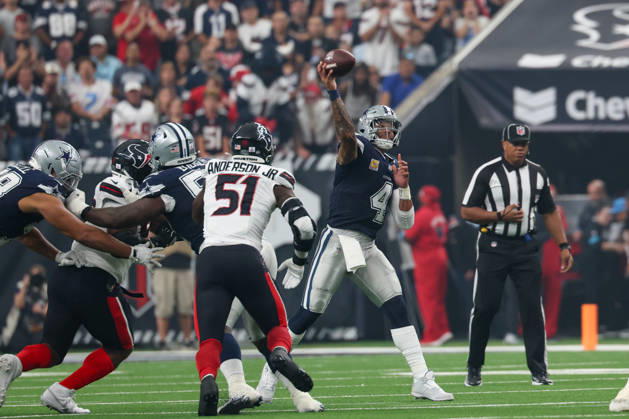 HOUSTON, TX - OCTOBER 04: Quarterback Dak Prescott 4 of the Dallas Cowboys passes from the pocket during the NFL, American Football Herren, USA football game between the Houston Texans and Dallas Cowboys on October 4, 2026, at Reliant Stadium in Houston, TX. (Photo by David Buono Icon Sportswire) NFL: OCT 04 Cowboys at Texans EDITORIAL USE ONLY Icon241004133