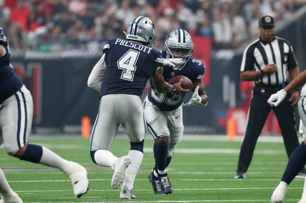 HOUSTON, TX - OCTOBER 04: Quarterback Dak Prescott 4 of the Dallas Cowboys hands the ball off to running back Javonte Williams 33 of the Dallas Cowboys during the NFL, American Football Herren, USA football game between the Houston Texans and Dallas Cowboys on October 4, 2026, at Reliant Stadium in Houston, TX. (Photo by David Buono Icon Sportswire) NFL: OCT 04 Cowboys at Texans EDITORIAL USE ONLY Icon241004139